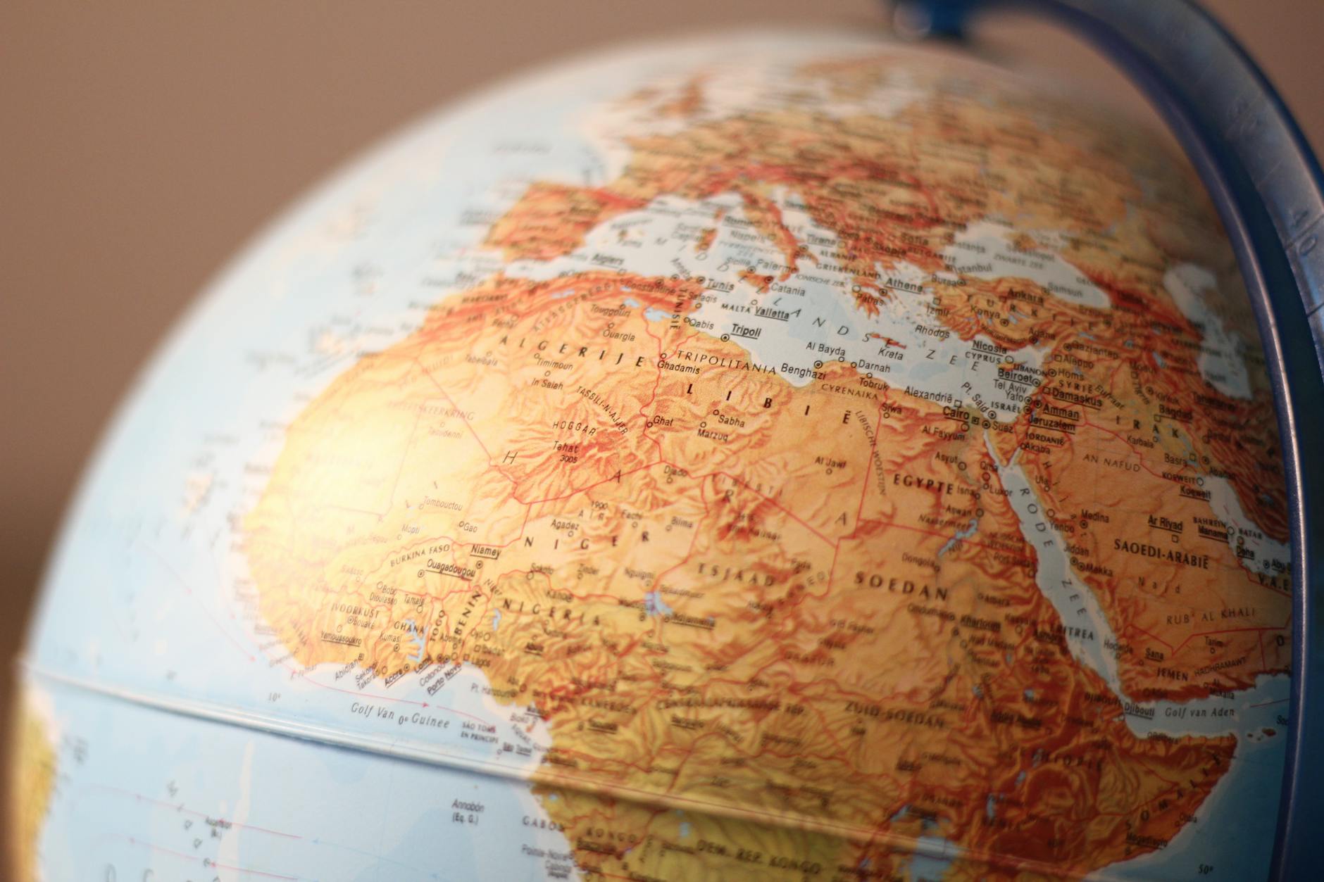 Världen brinner: En analys av dagens krig och konflikter — Krig & Världen